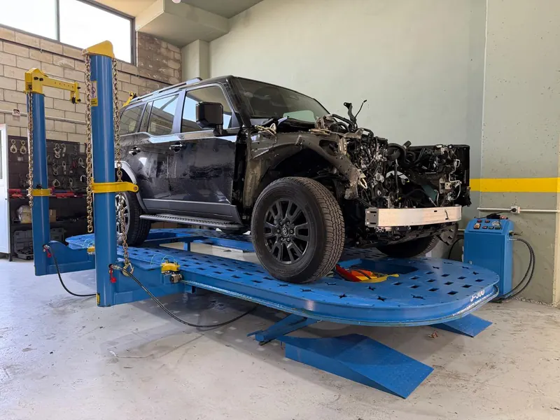 Frame straightening bench at Garo Garage